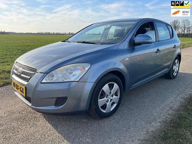 Blauw Gebruikt 2007 Kia Ceed Hatchback | € 1.950 (Eerlijke prijs) - Afbeelding 1/4