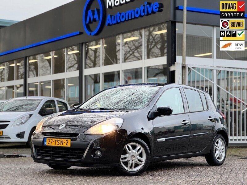 Zwart Gebruikt 2012 Renault Clio IV Authentique Hatchback | € 3.500 (Eerlijke prijs) - Afbeelding 1/4