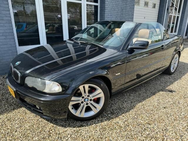 Zwart Gebruikt 2003 BMW 318 Cabriolet Executive Cabriolet | € 3.650 (Goede deal) - Afbeelding 1/4
