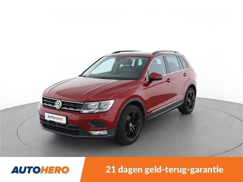 Rood (metallic) Gebruikt 2016 VW Tiguan Trendline SUV | € 15.749 (Super prijs) - Afbeelding 1/4