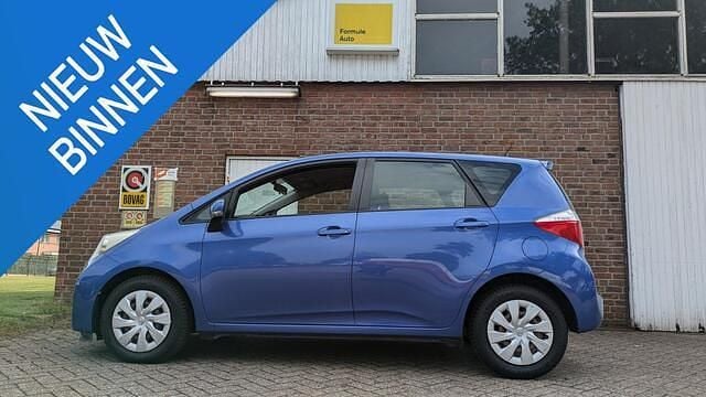 Blauw Occasion 2011 Toyota Verso-S MPV | € 6.450 (Eerlijke prijs) - Afbeelding 1/4
