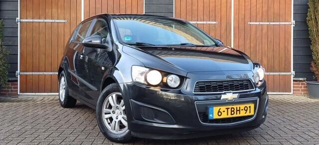 Zwart Gebruikt 2014 Chevrolet Aveo LT Hatchback | € 5.950 (Eerlijke prijs) - Afbeelding 1/4
