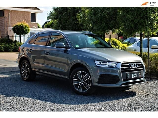 Grijs Occasion 2018 Audi Q3 Sport SUV | € 24.950 (Goede deal) - Afbeelding 1/4