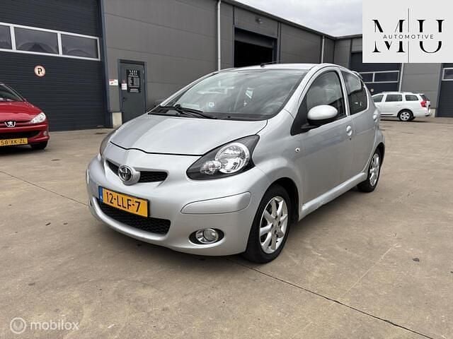 Grijs Gebruikt 2010 Toyota Aygo Hatchback | € 3.750 (Goede deal) - Afbeelding 1/4