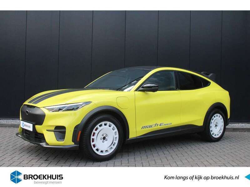 Geel Nieuw 2024 Ford Mustang Mach-E SUV | € 70.750 - Afbeelding 1/4