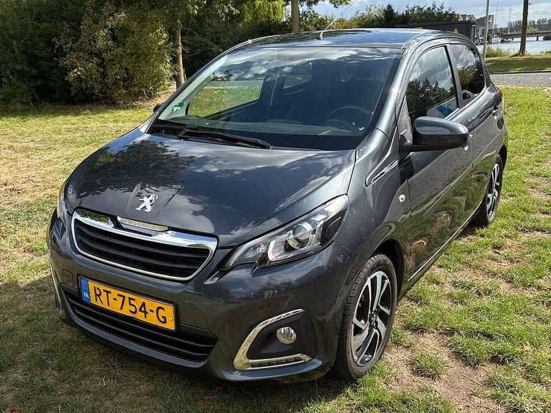 Grijs Gebruikt 2018 Peugeot 108 Envy Hatchback | € 7.950 (Iets duurder) - Afbeelding 1/4