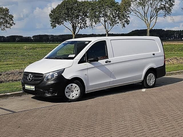 Wit Gebruikt 2021 Mercedes Vito MPV | € 19.850 (Eerlijke prijs) - Afbeelding 1/4