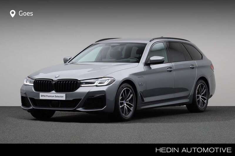 Grijs, metallic lak Gebruikt 2023 BMW 530 Comfort Edition Stationwagen | € 51.880 (Eerlijke prijs) - Afbeelding 1/4