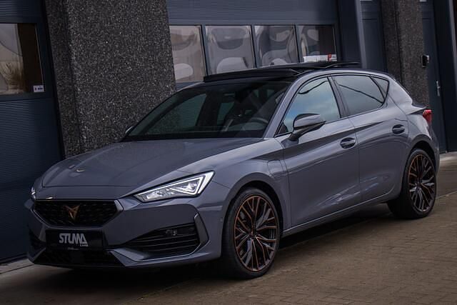 Grijs Gebruikt 2021 Cupra Leon VZ Hatchback | € 28.495 (Eerlijke prijs) - Afbeelding 1/4