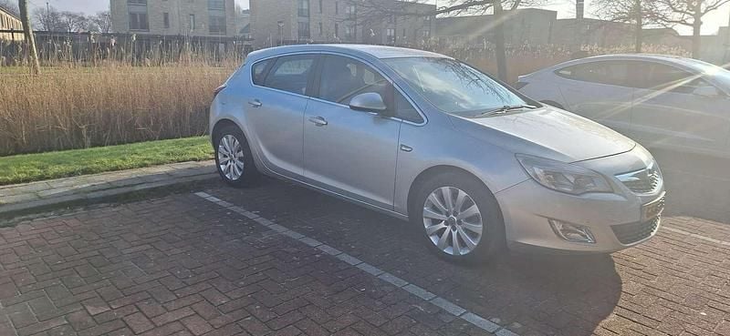 Zilver Gebruikt 2010 Opel Astra Selection MPV | € 7.500 (Eerlijke prijs) - Afbeelding 1/2