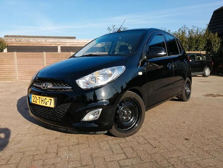 Zwart Occasion 2012 Hyundai i10 Hatchback | € 3.700 (Eerlijke prijs) - Afbeelding 1/4