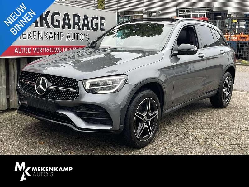 Grijs Gebruikt 2022 Mercedes GLC300e AMG line SUV | € 43.950 (Eerlijke prijs) - Afbeelding 1/4