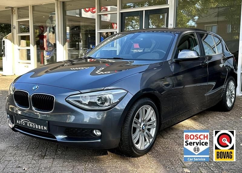 Grijs Gebruikt 2014 BMW 118 Executive Hatchback | € 11.800 (Eerlijke prijs) - Afbeelding 1/4