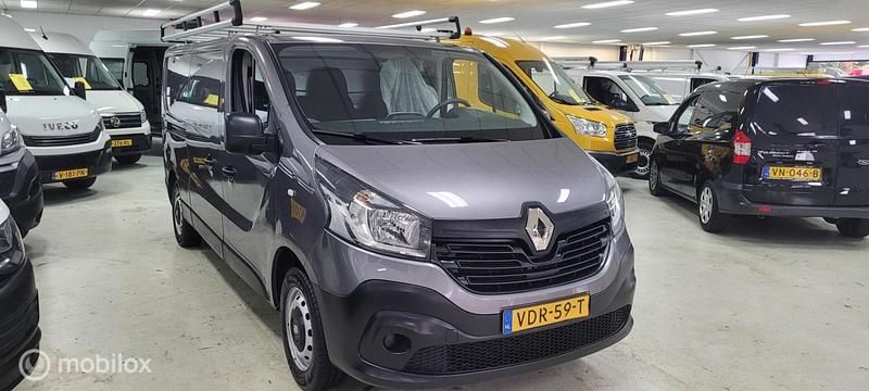 Grijs Gebruikt 2019 Renault Trafic Komfort MPV | € 14.750 (Goede deal) - Afbeelding 1/4