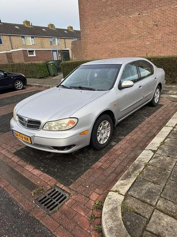 Grijs Gebruikt 2000 Nissan Maxima Sedan | € 3.000 - Afbeelding 1/4
