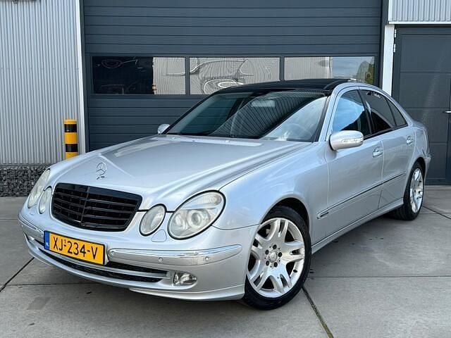 Grijs Gebruikt 2003 Mercedes E320 Classic Sedan | € 2.199 (Super prijs) - Afbeelding 1/4