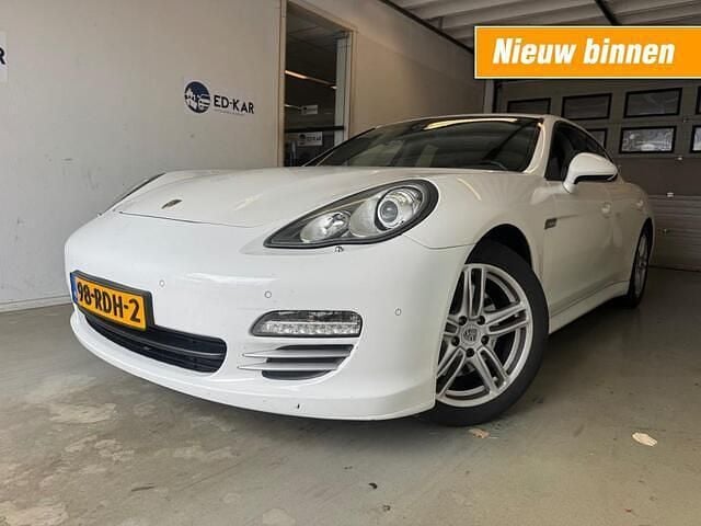 Wit Gebruikt 2011 Porsche Panamera Sedan | € 19.995 (Eerlijke prijs) - Afbeelding 1/4