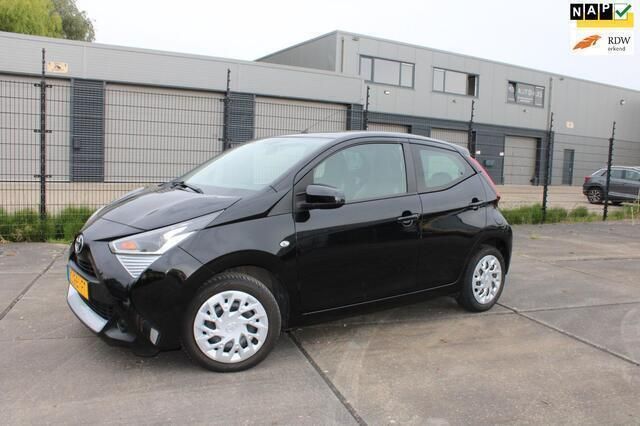 Zwart Gebruikt 2019 Toyota Aygo X-play Hatchback | € 7.795 (Goede deal) - Afbeelding 1/4