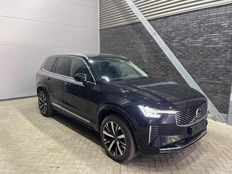 Zwart Nieuw 2025 Volvo XC90 SUV | € 72.900 - Afbeelding 1/1
