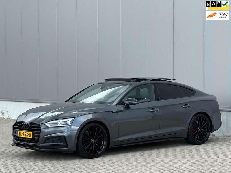 Grijs Gebruikt 2018 Audi A5 S-Line Coupé | € 24.900 (Eerlijke prijs) - Afbeelding 1/4