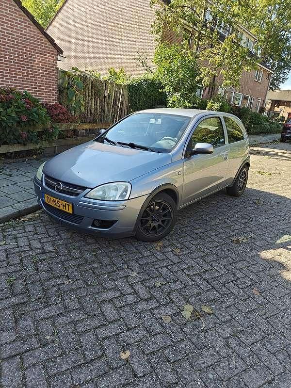Blauw Gebruikt 2004 Opel Corsa Enjoy Hatchback | € 599 (Goede deal) - Afbeelding 1/4