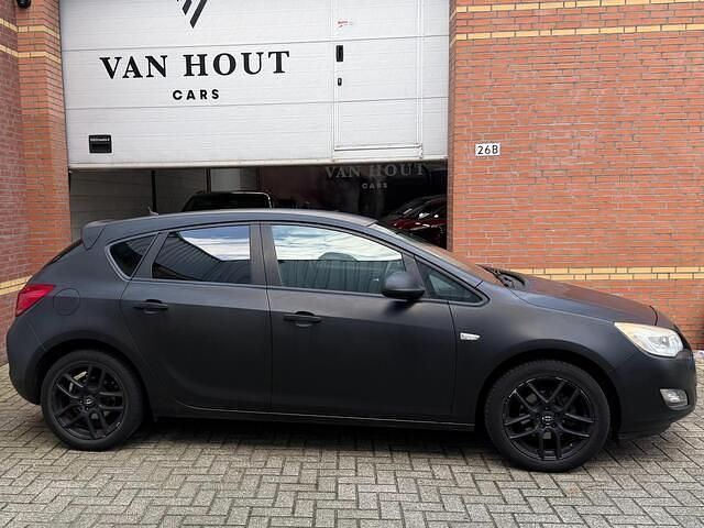 Occasion Opel Astra Selection 101 PK (74 kW) 2011 Zwart Hatchback