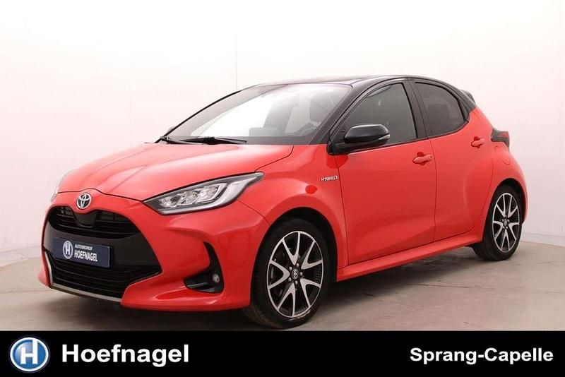 Occasion Toyota Yaris Hybrid 116 PK (85 kW) 2021 Rood Hatchback