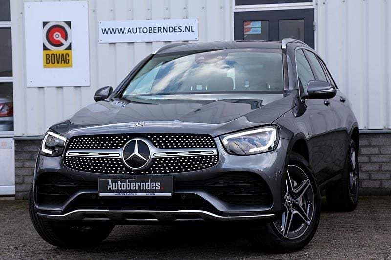 Grijs Gebruikt 2021 Mercedes GLC300e AMG SUV | € 43.900 (Goede deal) - Afbeelding 1/4