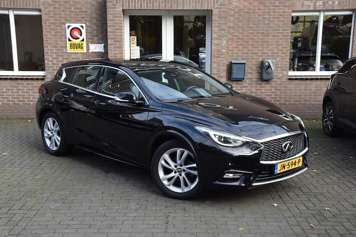 Occasion Infiniti Q30 Premium 123 PK (90 kW) 2016 Zwart Hatchback
