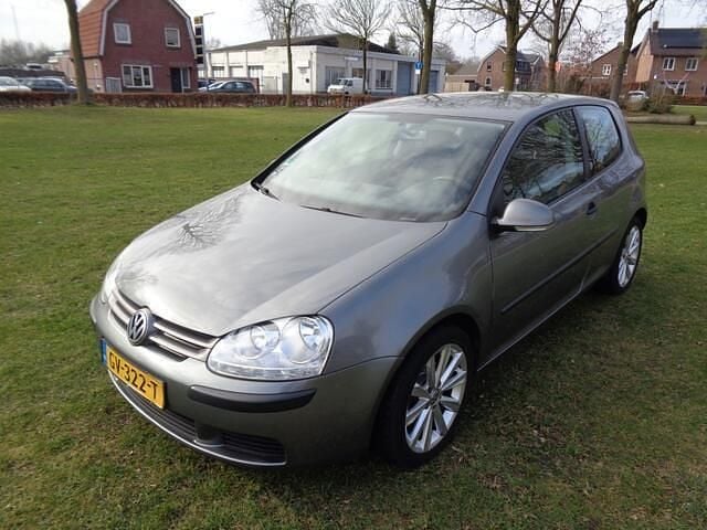 Occasion VW Golf IV 60 PK (44 kW) 2004 Grijs (metallic) Hatchback