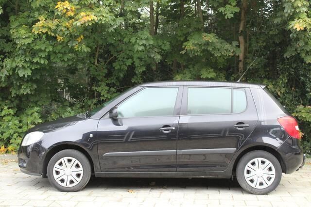 Zwart Gebruikt 2009 Skoda Fabia Ambiente Hatchback | € 3.249 (Eerlijke prijs) - Afbeelding 1/4