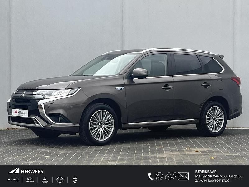 Dummy colour Gebruikt 2019 Mitsubishi Outlander P-HEV Intense SUV | € 19.735 (Goede deal) - Afbeelding 1/4