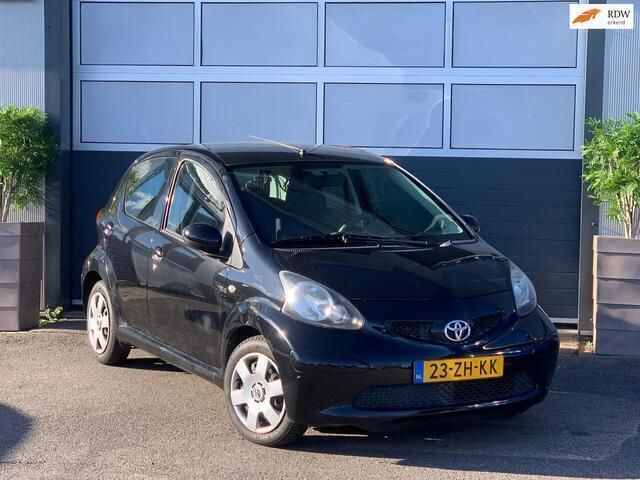 Zwart Gebruikt 2008 Toyota Aygo BlackLine Hatchback | € 1.999 (Eerlijke prijs) - Afbeelding 1/4