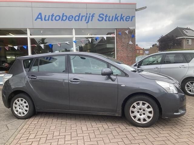 Grijs Gebruikt 2009 Toyota Verso MPV | € 4.450 (Eerlijke prijs) - Afbeelding 1/4