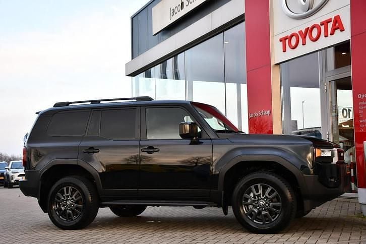 Occasion Toyota Land Cruiser Edition 207 PK (152 kW) 2024 Zwart Van