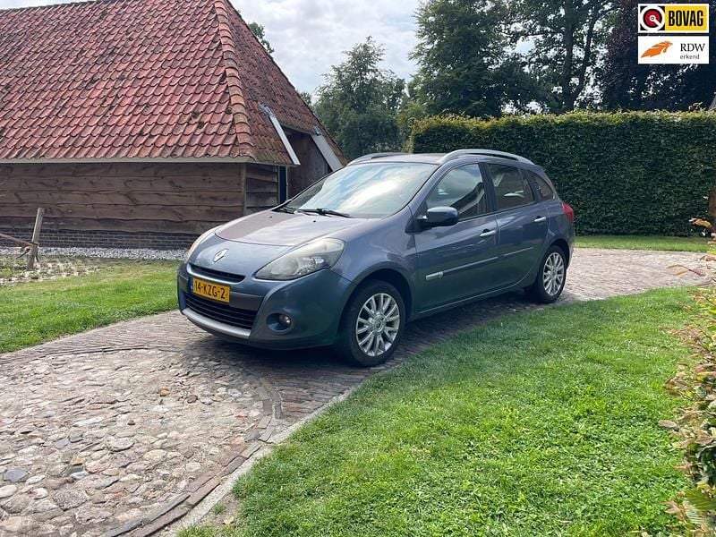 Blauw Gebruikt 2010 Renault Clio GrandTour Dynamique Stationwagen | € 2.950 (Eerlijke prijs) - Afbeelding 1/4
