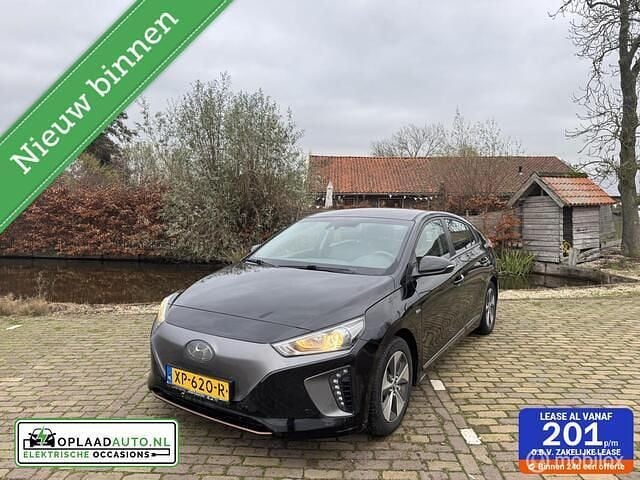 Zwart Occasion 2019 Hyundai Ioniq Comfort Hatchback | € 12.445 (Super prijs) - Afbeelding 1/4
