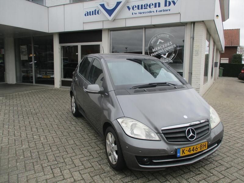 Grijs, metallic lak Gebruikt 2009 Mercedes A150 Hatchback | € 4.950 (Iets duurder) - Afbeelding 1/4