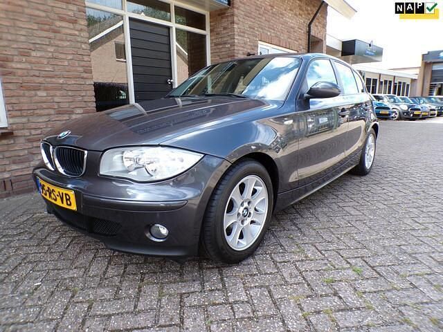 Grijs Gebruikt 2005 BMW 116 Executive Hatchback | € 3.900 (Eerlijke prijs) - Afbeelding 1/4
