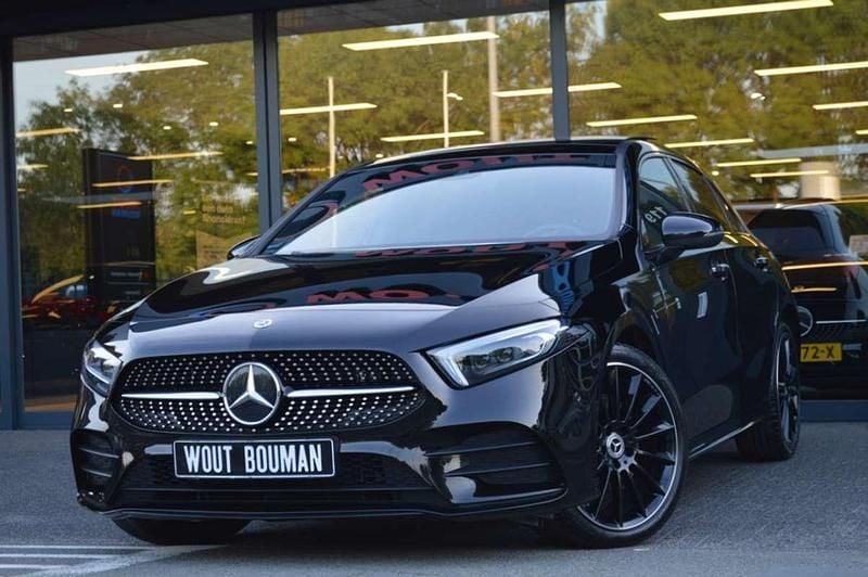 Zwart Gebruikt 2022 Mercedes A250 AMG Hatchback | € 33.900 (Iets duurder) - Afbeelding 1/4