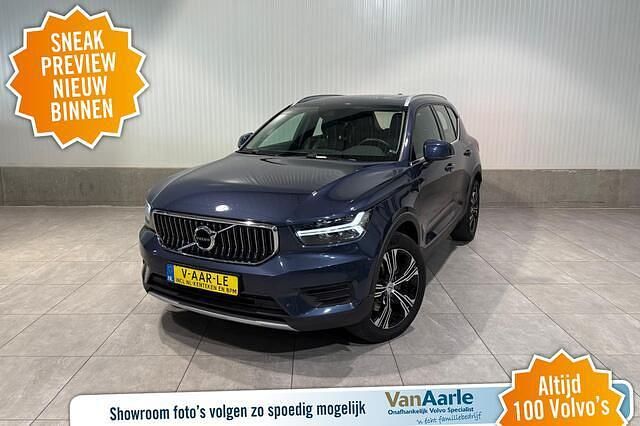 Blauw (metallic) Gebruikt 2022 Volvo XC40 Inscription SUV | € 32.850 (Eerlijke prijs) - Afbeelding 1/3