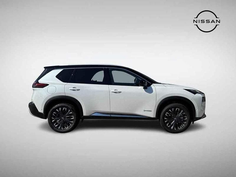 Nieuw Nissan X-Trail Tekna+ 214 PK (157 kW) 2025 Pearl white + zwart dak SUV