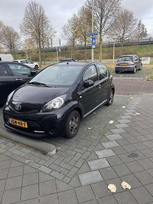 Zwart Occasion 2014 Toyota Aygo Cool Hatchback | € 4.999 (Eerlijke prijs) - Afbeelding 1/4