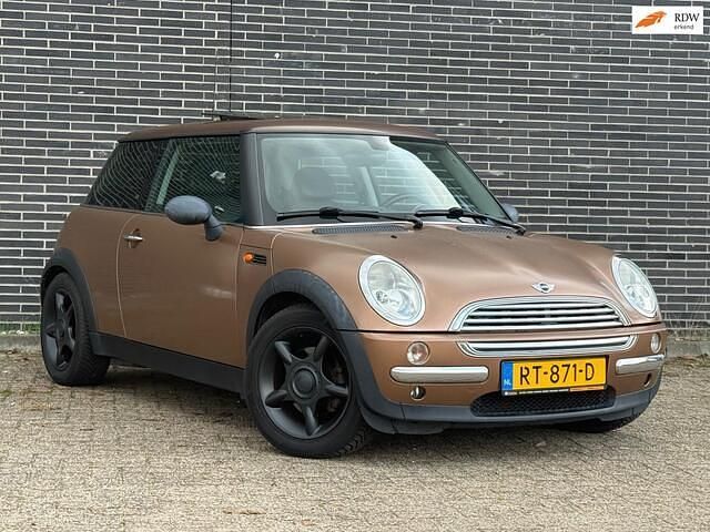 Rood Gebruikt 2004 Mini ONE Hatchback | € 2.950 (Eerlijke prijs) - Afbeelding 1/4
