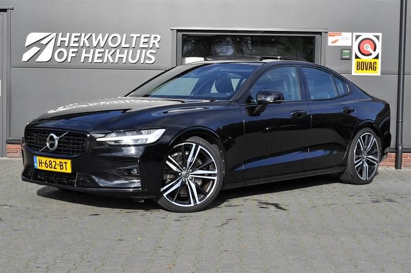 Zwart Gebruikt 2020 Volvo S60 R-Design Sedan | € 29.750 (Eerlijke prijs) - Afbeelding 1/4