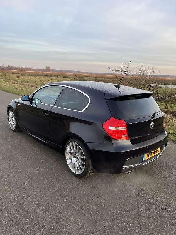 Occasion BMW 118 Sport Line 143 PK (105 kW) 2007 Zwart Hatchback