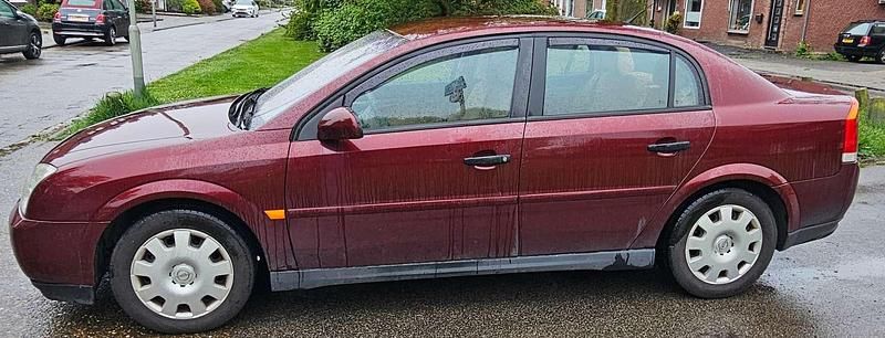 Rood Gebruikt 2002 Opel Vectra Comfort Sedan | € 1.750 (Iets duurder) - Afbeelding 1/4
