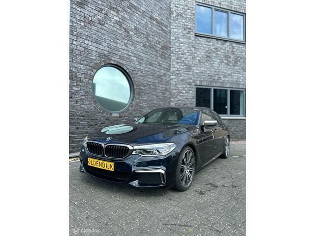 Zwart Gebruikt 2017 BMW M550 Executive Sedan | € 37.777 (Iets duurder) - Afbeelding 1/4