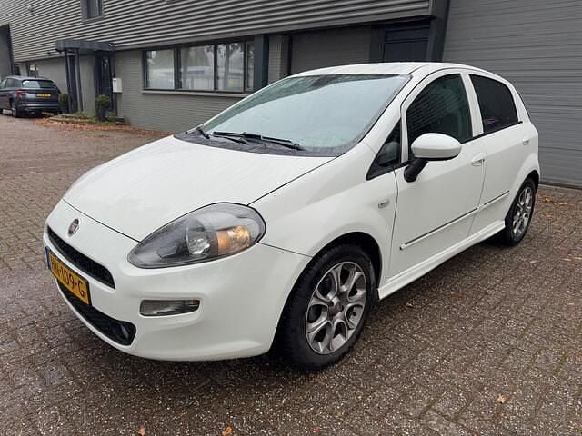 Wit Gebruikt 2015 Fiat Punto Evo Lounge Hatchback | € 4.250 (Eerlijke prijs) - Afbeelding 1/4