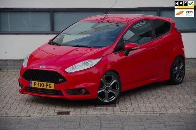Rood Gebruikt 2017 Ford Fiesta ST Hatchback | € 16.450 (Eerlijke prijs) - Afbeelding 1/4